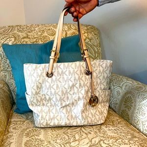 Michael Kors Jetset Bag